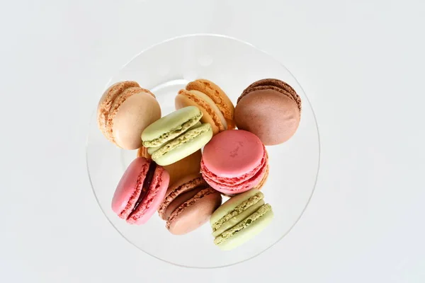 Pastel Macaron Macarrón Sobre Fondo Blanco Galletas Almendras Dulces Coloridas —  Fotos de Stock