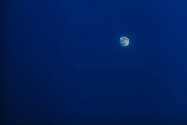 Lune Dans Ciel Nocturne Ciel Bleu Lune Blanche Fond Nocturne — Photo