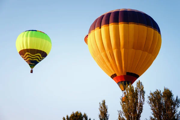 Sahada balon. Uçuşa hazırlanılıyor.. — Stok fotoğraf