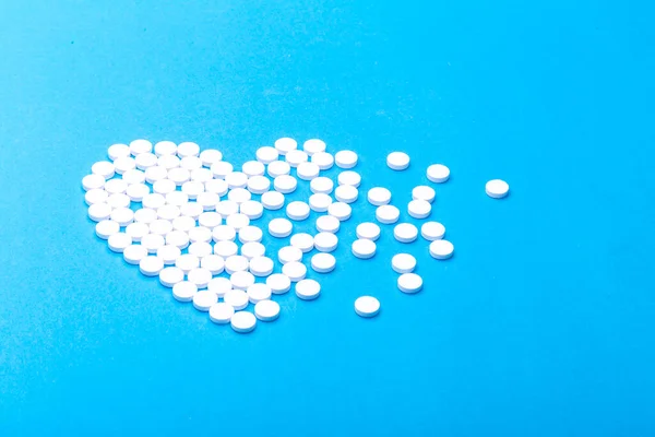 Cuore Pillole Uno Sfondo Blu — Foto Stock