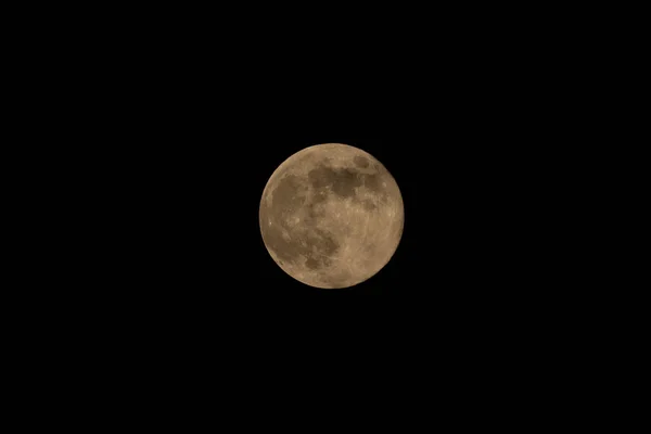 Luna llena en el cielo — Foto de Stock