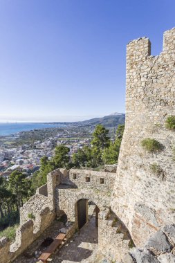 Nafpaktos, Yunanistan 05 Jan 2018 Kalesi'nin duvarları üzerinden nefes kesen manzarası