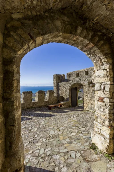 Fort van de kust van Nafpaktos, Griekenland 05 Jan 2018 — Stockfoto