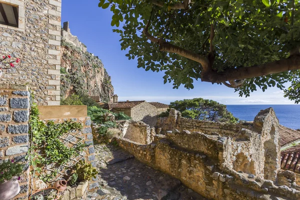 Straten van Byzantijnse stad van Monemvasia, Griekenland — Stockfoto