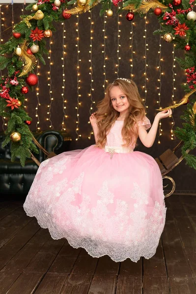 Ano Novo Natal Menina Faz Desejos Realização Sonhos Vestido Rosa — Fotografia de Stock