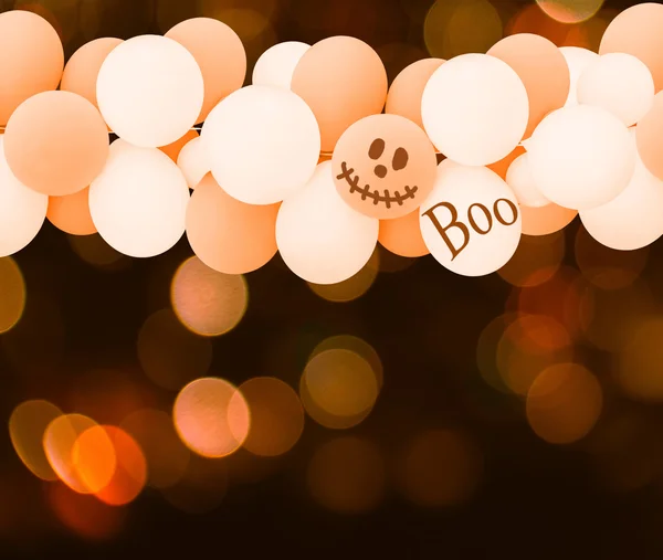 Palloncini bianchi e arancioni per sfondo Halloween — Foto Stock