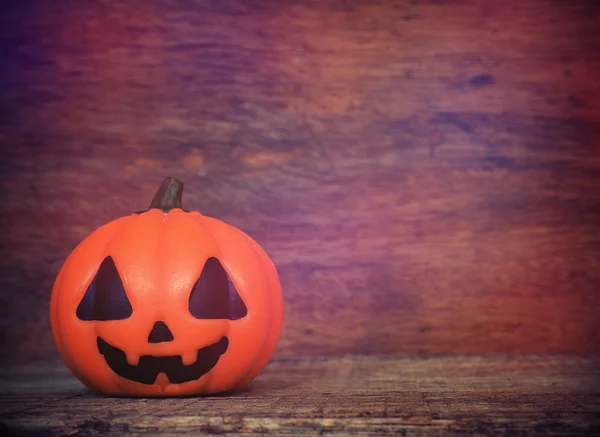 Dynia halloween na drewnianym tle — Zdjęcie stockowe