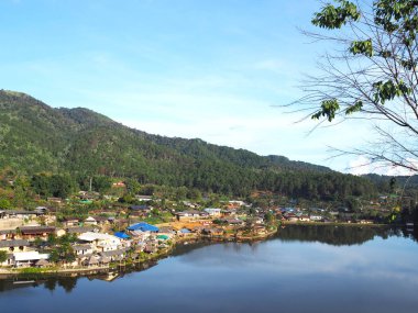 Rak Thai Köyü, Mae Hong S Köyü ve Göl Manzaralı