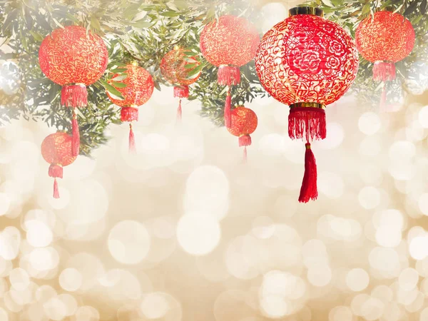 Chinesische Laterne isoliert über goldenem Bokeh zum chinesischen Neujahr b — Stockfoto