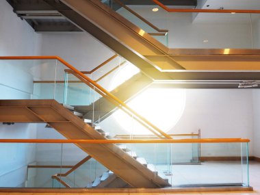 Merdivenler bina, modern tarzı