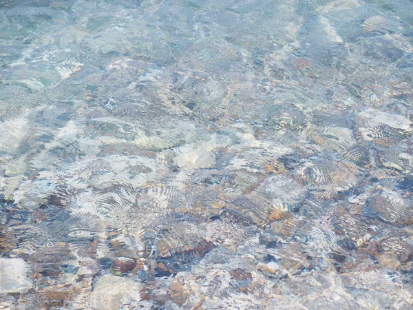 Havet vågmönster på pebble beach — Stockfoto