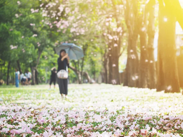 Fotoğraf ve selfie publ içinde alan insanlar, bulanık arka plan