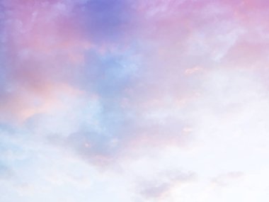 Mavi gökyüzü ve beyaz bulut ile ve pastel renk