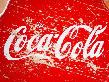 Kırmızı ahşap tabure Coca-Cola marka ile Üstten Görünüm 
