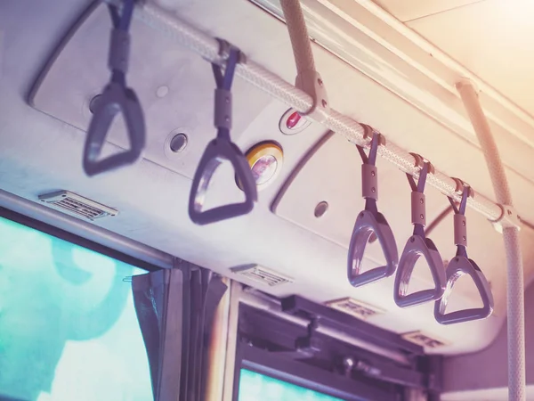 Bar a držadlo na stropě autobusu — Stock fotografie