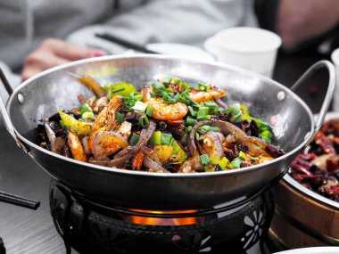 Çin baharatlı yemeklerini kapatın Sichuan usulü. 