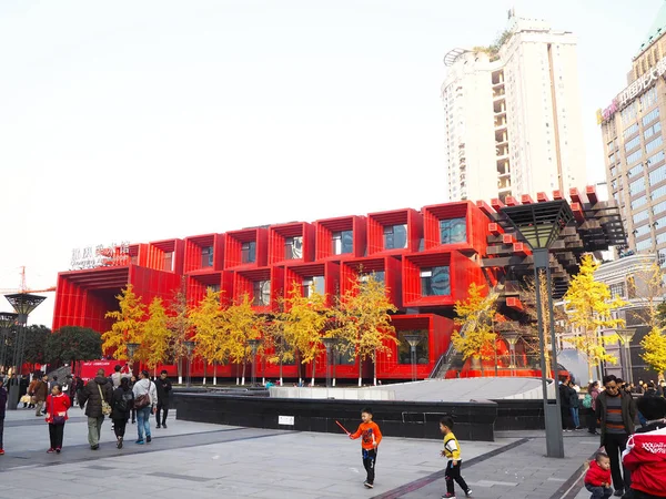 Chongqing Guotai Arts Center, červená budova čínské muzeum umění — Stock fotografie