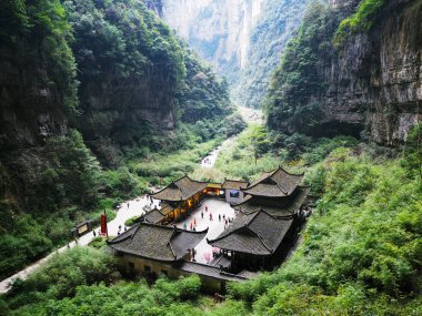 Üç Doğal Köprü Ulusal Geopark (Tian Keng San Qiao) in X