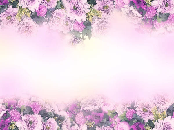 Moldura de flor de buquê rosa e violeta na cor branca para o casamento — Fotografia de Stock