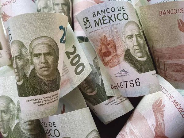 Economía y Finanzas con dinero mexicano —  Fotos de Stock