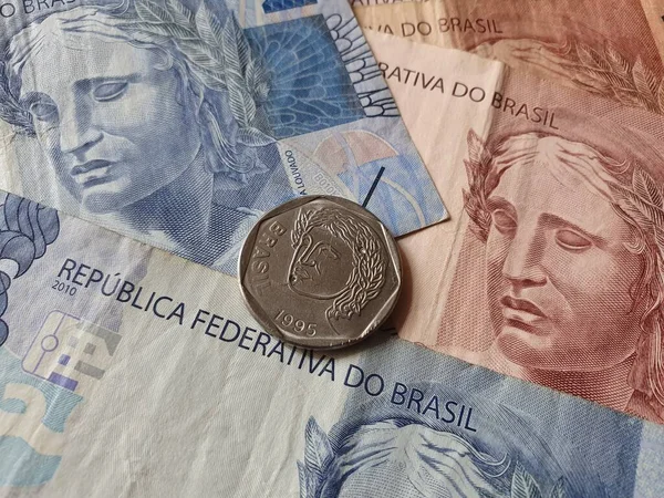 Economia e finanza con denaro brasiliano — Foto Stock