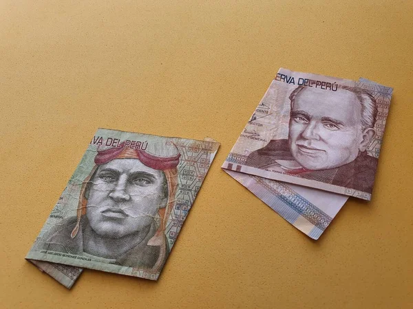 Экономика и финансы с помощью перуанских денег — стоковое фото
