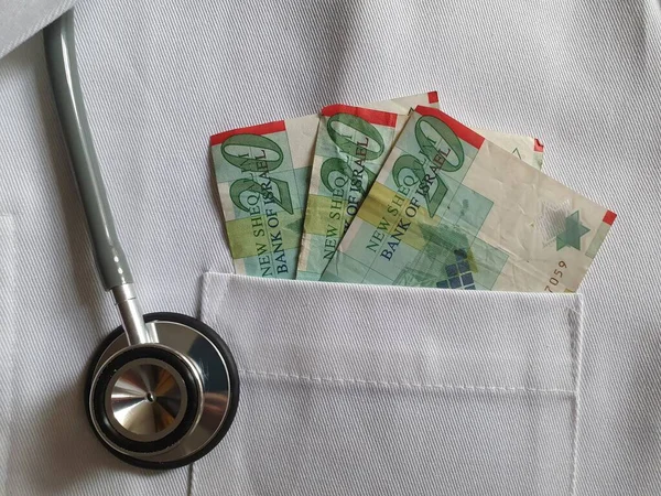의료 검진 과 건강 관리에 이스라엘 돈을 투자하는 모습 — 스톡 사진