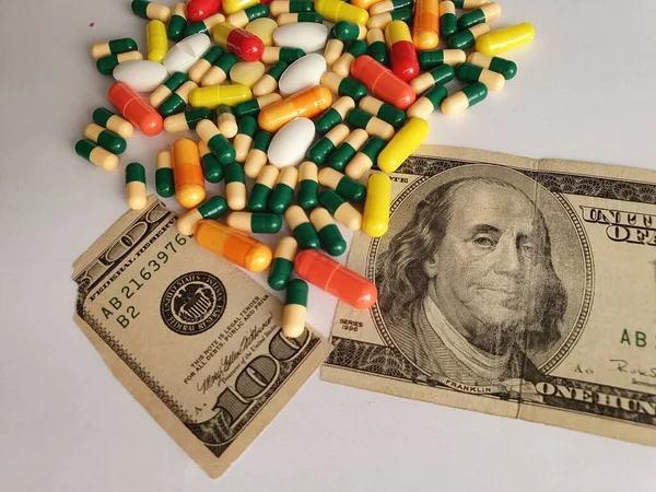 Расходы на лечение заболеваний и здравоохранение — стоковое фото