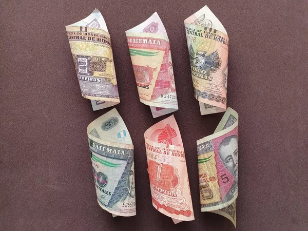 Směnný kurz guatemalských a honduraských peněz — Stock fotografie