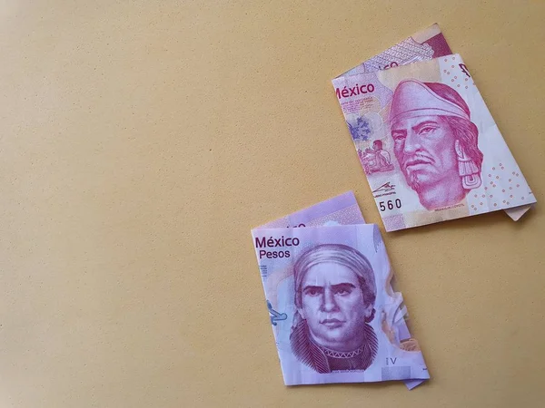 Экономика и финансы с мексиканскими деньгами — стоковое фото