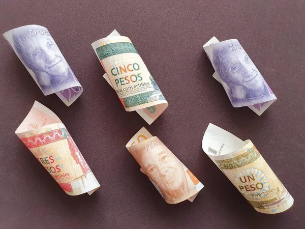 Směnný kurz švédských a kubánských peněz — Stock fotografie