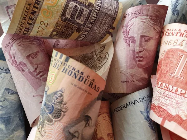 Wechselkurs des honduranischen und brasilianischen Geldes — Stockfoto