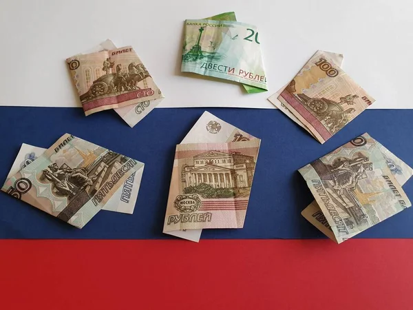 Billetes Rusos Diferentes Denominaciones Fondo Colores Blanco Azul Rojo —  Fotos de Stock