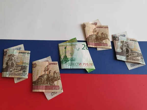 Ruské Bankovky Různých Nominálních Hodnot Pozadí Bílé Modré Červené Barvě — Stock fotografie