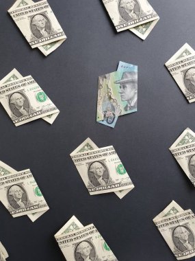 Bir dolarlık Amerikan banknotları ve siyah arka planda on dolarlık Avustralya banknotları.