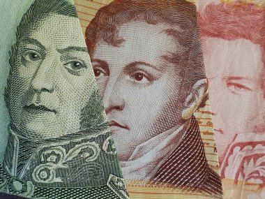 farklı mezhepler, arka plan ve dokulara sahip Arjantin banknotlarına yaklaşım