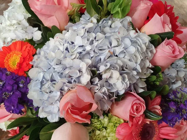 Fleurs Différentes Couleurs Dans Arrangement Floral — Photo