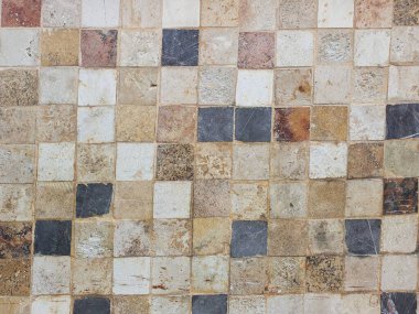 Yerleri ve duvarları dekore etmek için kahverengi ve gri renkte mermer ve cam kareler, desenli arka plan