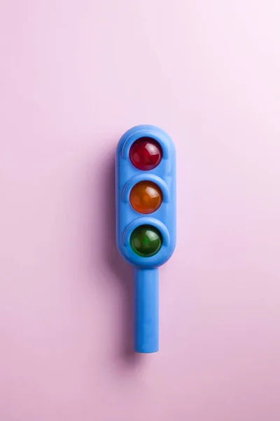 Játék Közlekedési Lámpa Közelkép Egy Színes Háttér Közúti Közlekedés Művészete — Stock Fotó