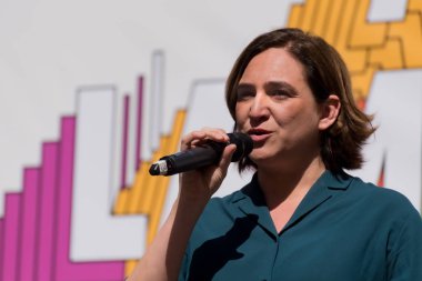 Barselona, Katalonya, İspanya: 30 Mart 2019: Barcelona Belediye Başkanı Ada Colau Barselona 'da düzenlenen etkinlikte aşk nefreti yendi