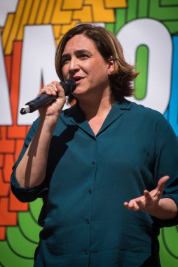 Barselona, Katalonya, İspanya: 30 Mart 2019: Barcelona Belediye Başkanı Ada Colau Barselona 'da düzenlenen etkinlikte aşk nefreti yendi
