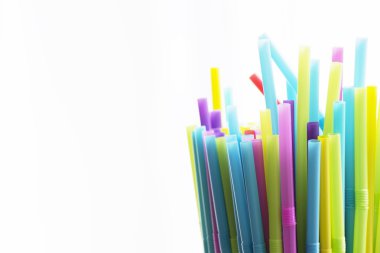 Işık arka plan üzerinde renkli payet