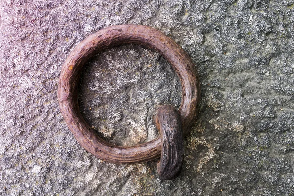 Rusted Q Shaped Iron Ring on Stone for Boats or Ships — Stock Photo, Image