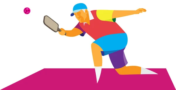 yaşlı bir adam bir raket ve top ile sahada oynuyor