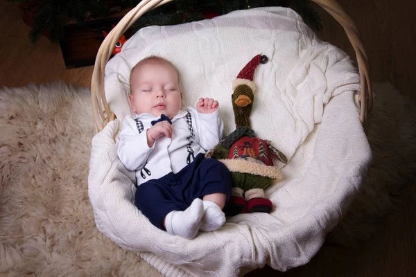 Niño vestido como un caballero —  Fotos de Stock