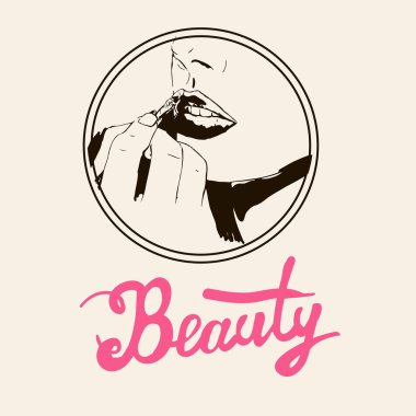 Kadın visagist makyaj sanatçısı müvekkilinin yüzünde boyalar.