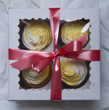 limonlu kek kek tereyağı krema ile