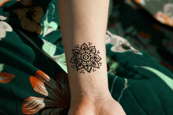 Henna Tattoo mehendy Zeichnung — Stockfoto