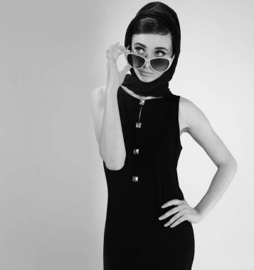 retro tarzı güzel bir genç kadın