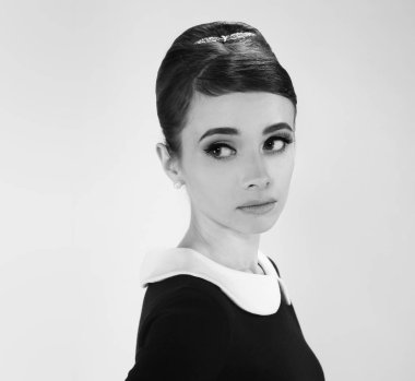 retro tarzı güzel bir genç kadın